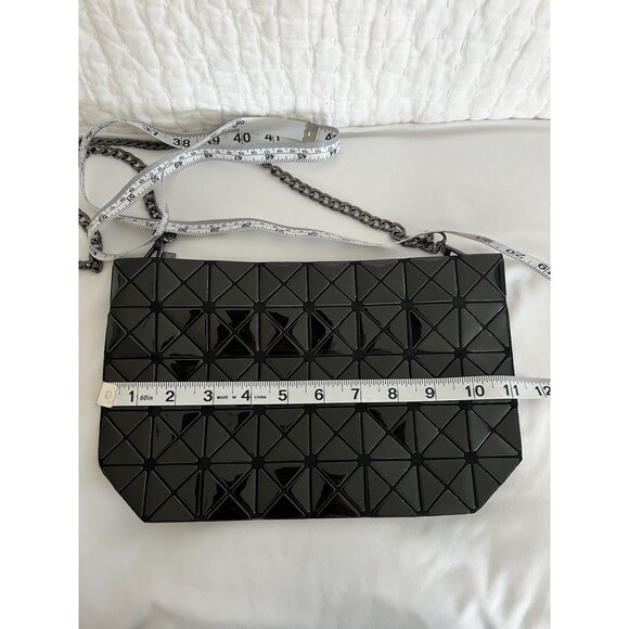 bao bao Issey Miyake Black Prism Chain Crossbody Bag EUC - Picture 6 of 7